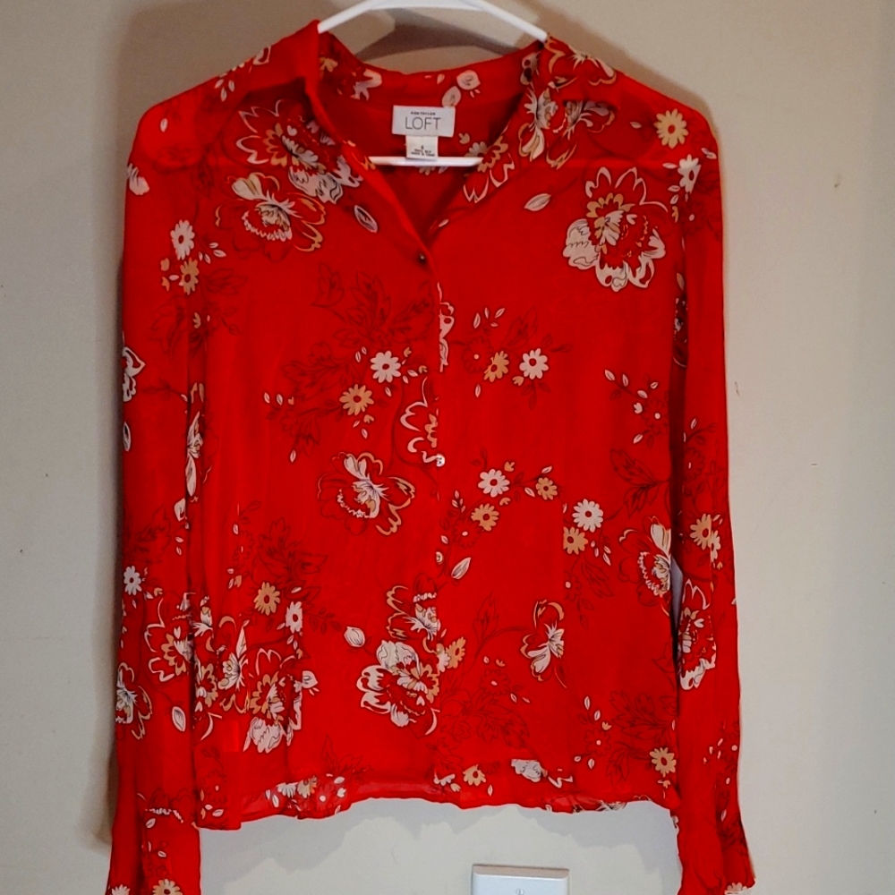 Ann Taylor  LOFT SILK SIZE 6 SHIRT